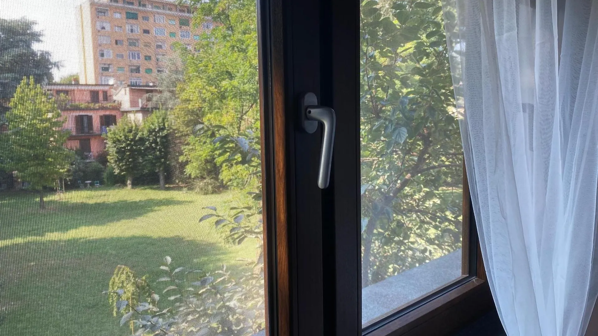The Luxory Cat Bed and Breakfast Milano