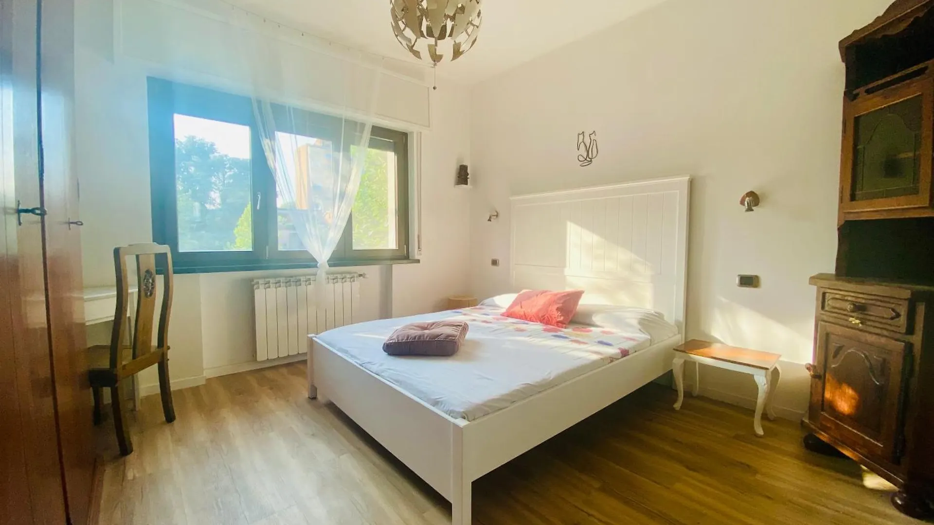 The Luxory Cat Bed and Breakfast Milano 0*,
