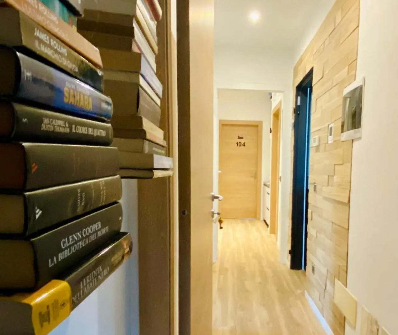 The Luxory Cat Bed and Breakfast Milano 0*,  Italien