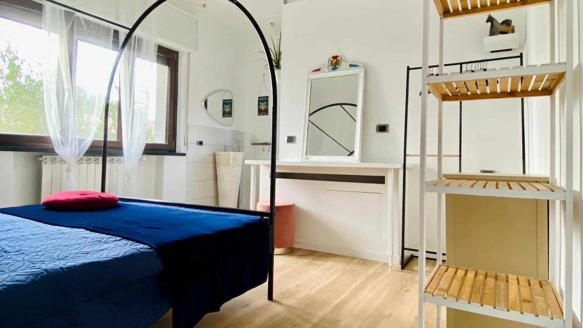 The Luxory Cat Bed and Breakfast Milano Bed & Breakfast