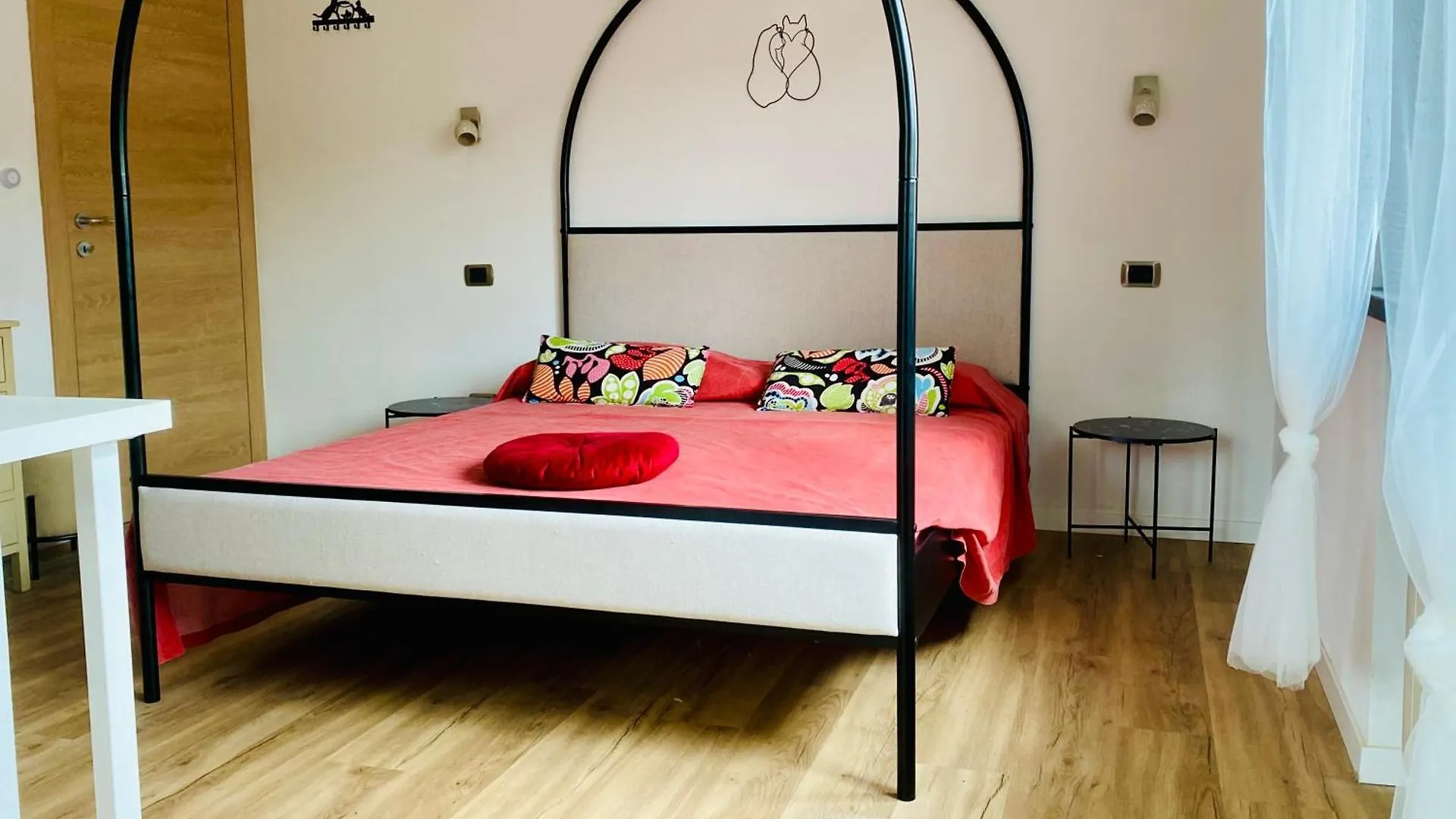 The Luxory Cat Bed and Breakfast Milano Italien